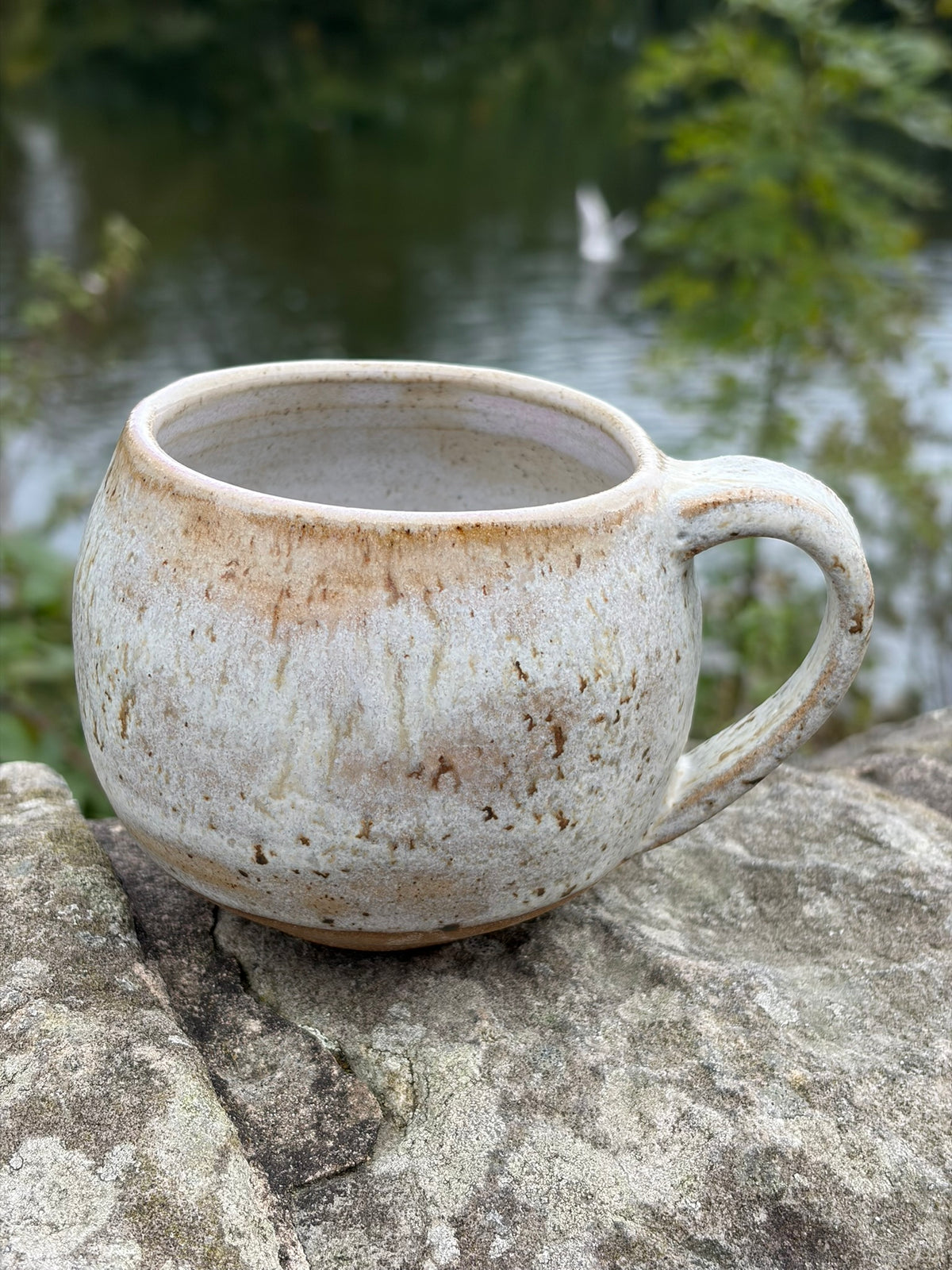 White Hug mug